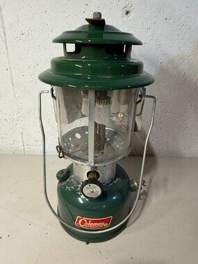Vintage 1968 Coleman Lantern Model 220F w/ Pyrex Globe & reflector Dated 5 1968